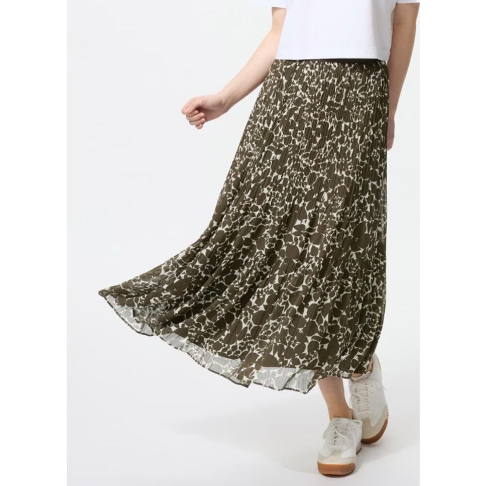 Uniqlo Chiffon Tiered Skirt Printed in Olive Green Botanical